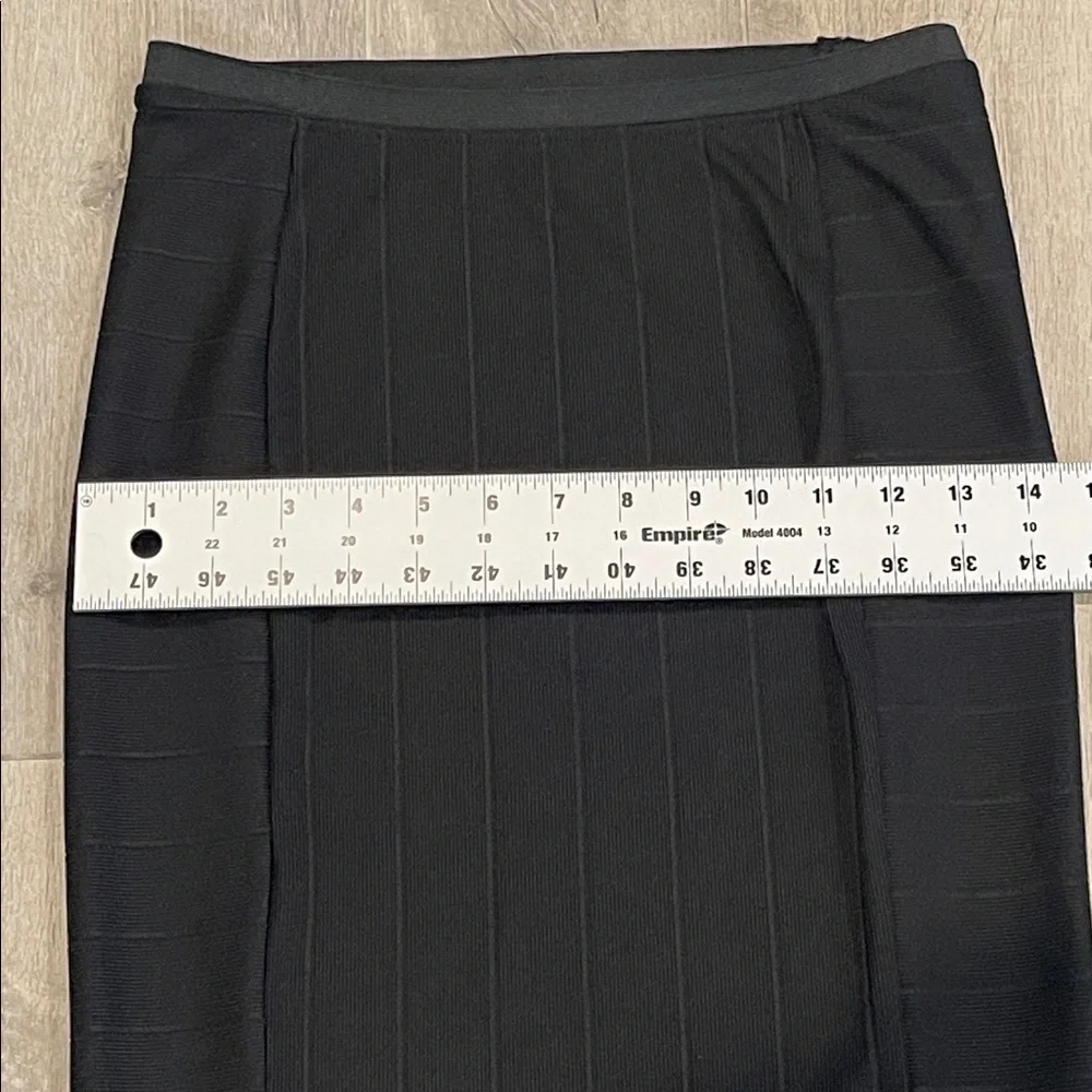 Zara B&W Black Pinstripe Stretch Pencil Skirt Career Office Size M